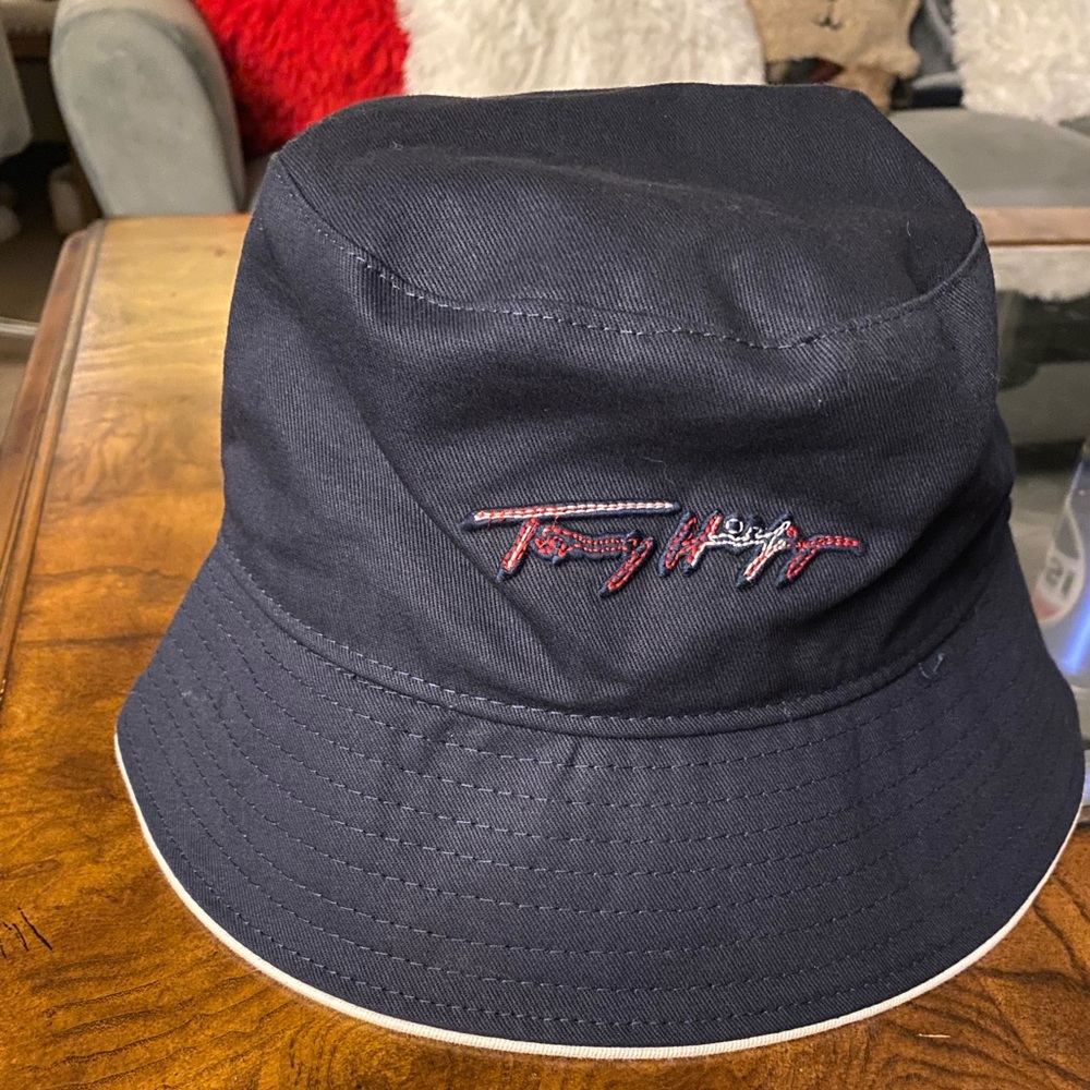 NWT Tommy Hilfiger Bucket Hat
